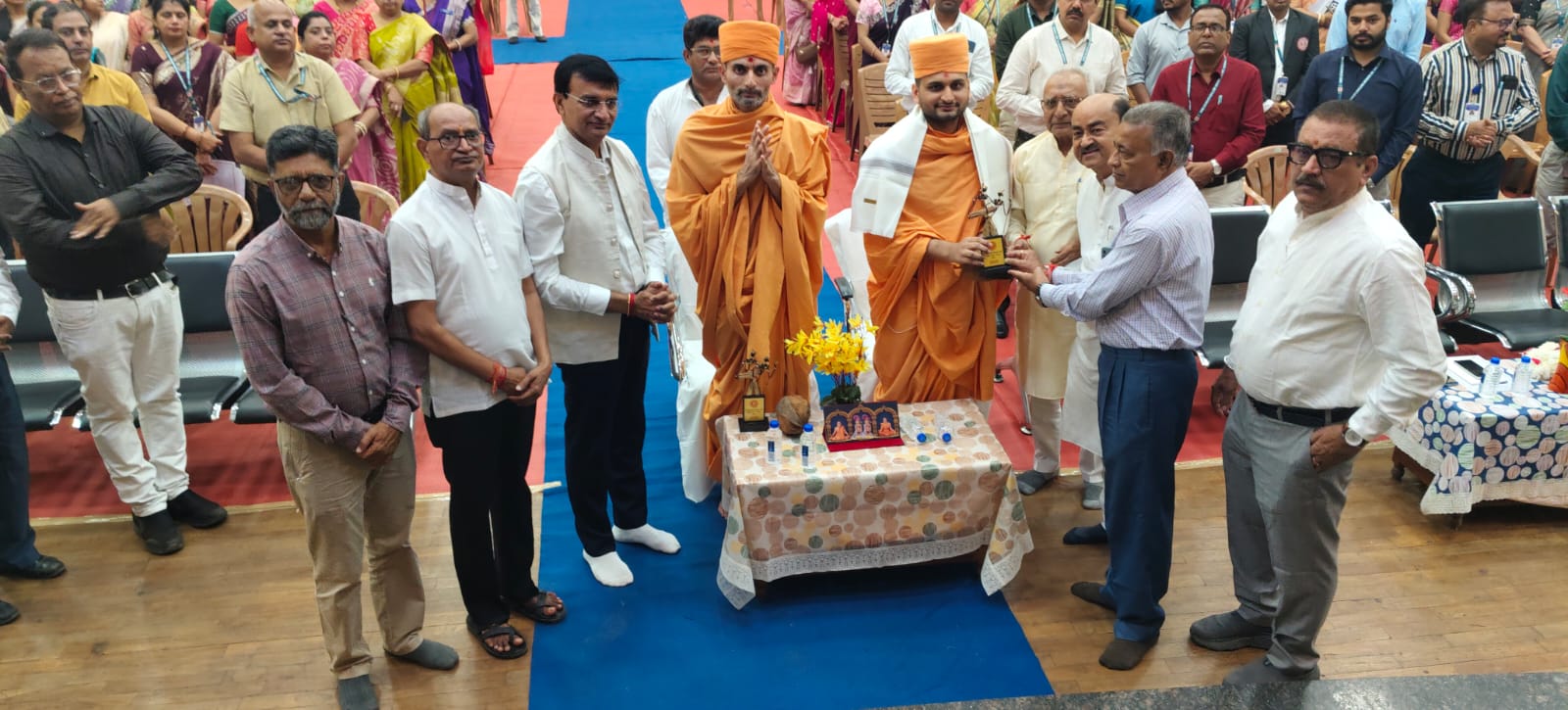 Prominent spiritual session by Saints of Swami Narayan Ashram